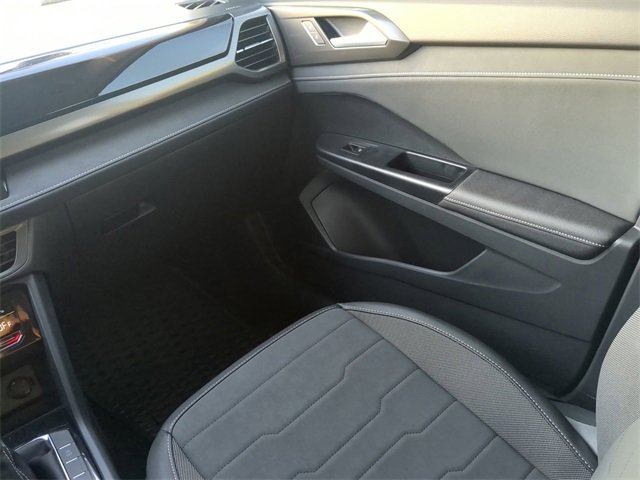 Certified 2025 Volkswagen Taos SE image 15