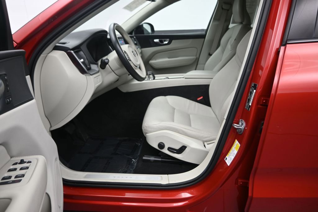 Used 2024 Volvo XC60 B5 Core AWD/4WD image 10