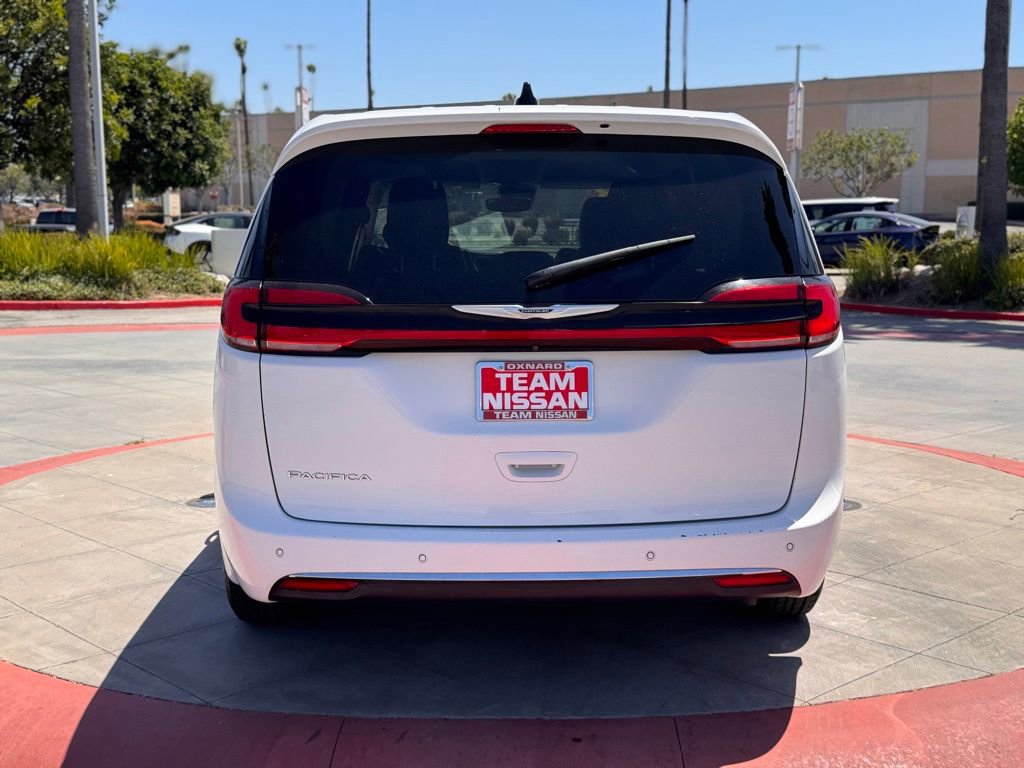 Used 2023 Chrysler Pacifica Touring-L FWD image 7