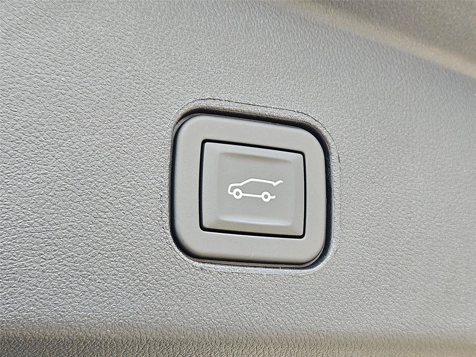 New 2026 Cadillac Lyriq Luxury w/ LPO, Floor Liner Package RWD image 28