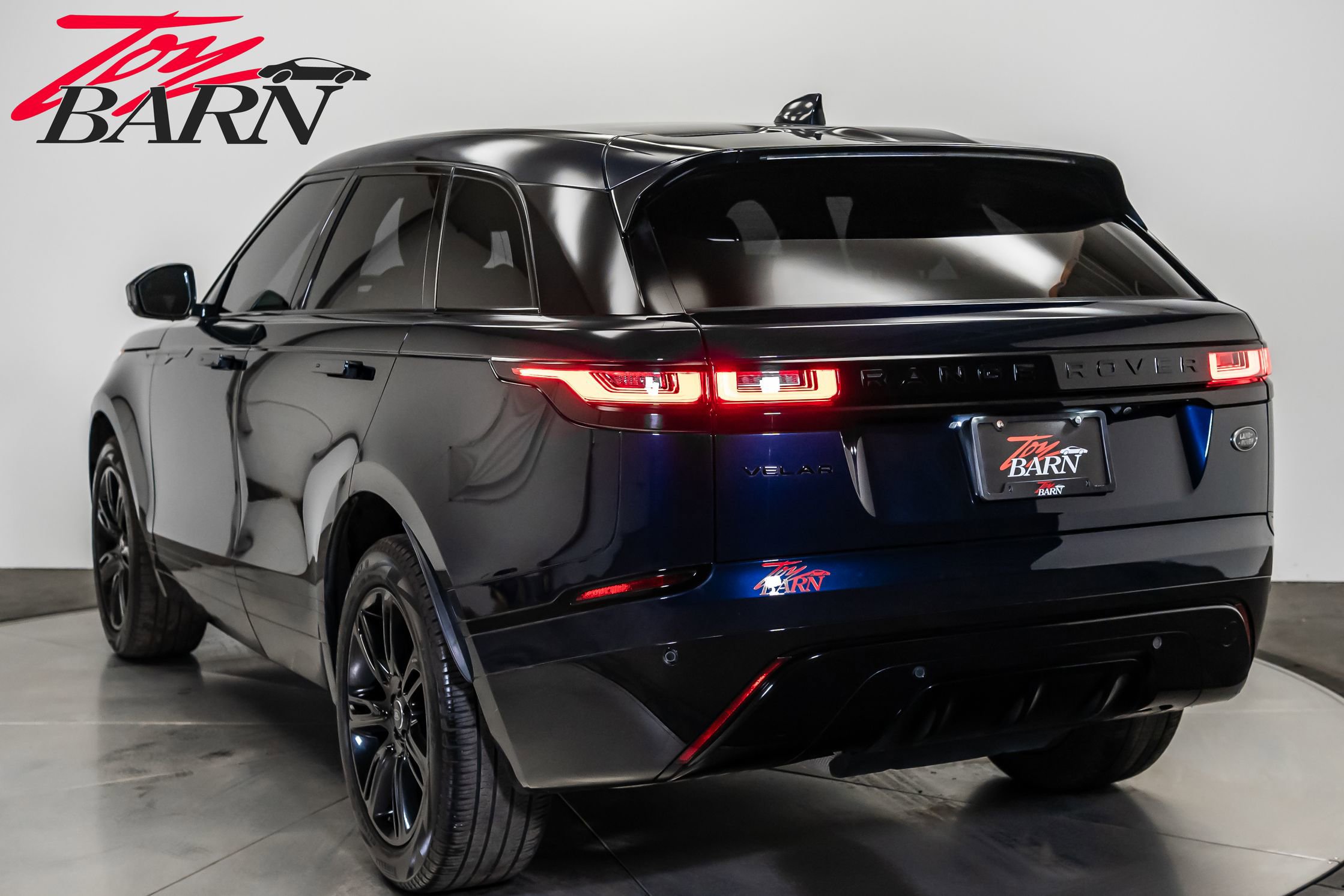 Used 2023 Land Rover Range Rover Velar R-Dynamic S image 13