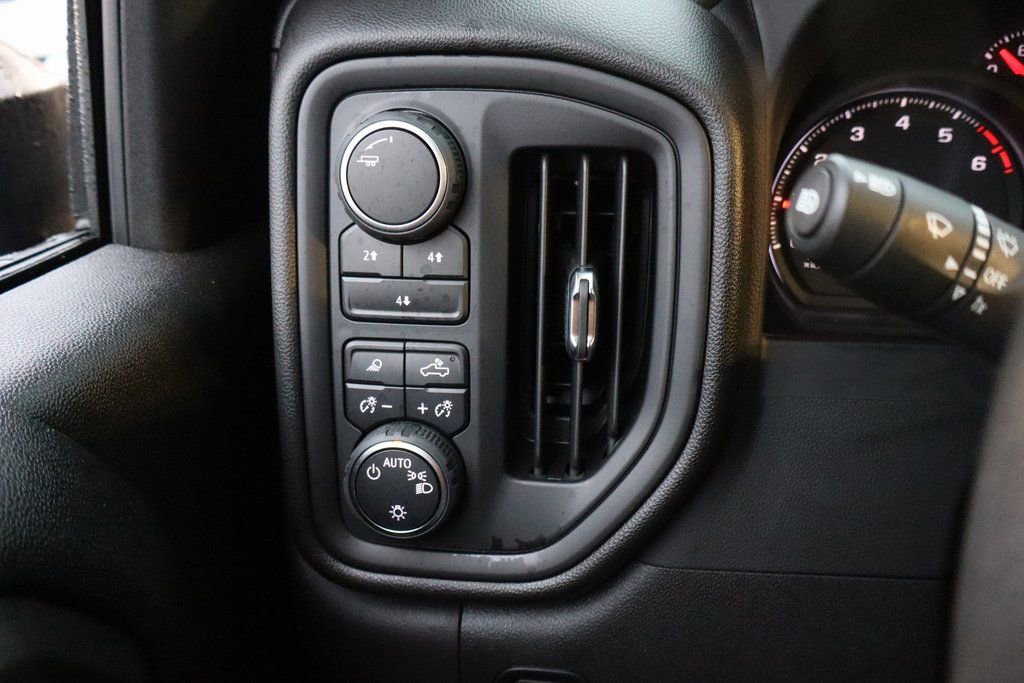 Used 2025 Chevrolet Silverado 2500 Custom w/ Custom Value Package image 6