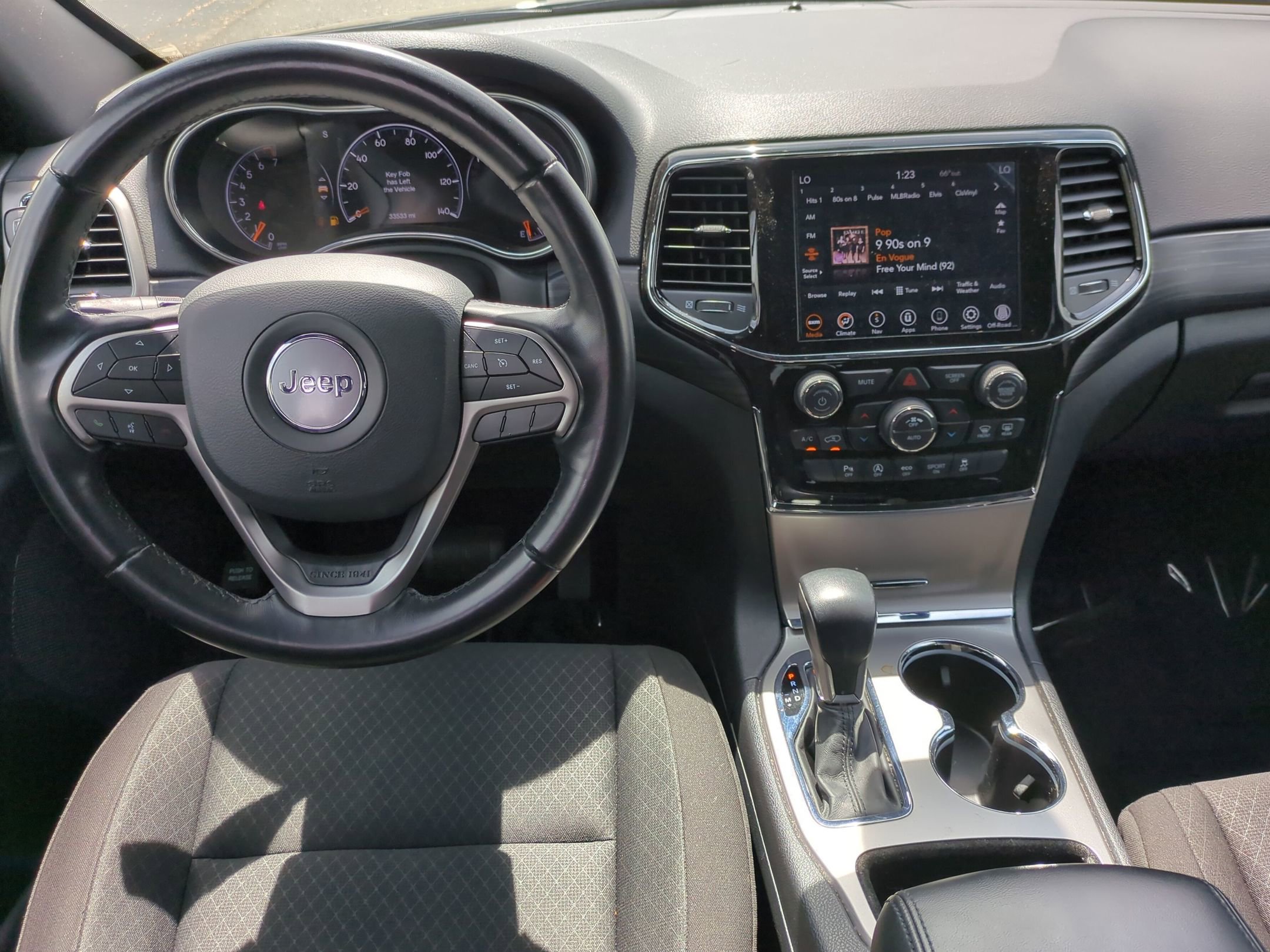Used 2022 Jeep Grand Cherokee Laredo E image 35