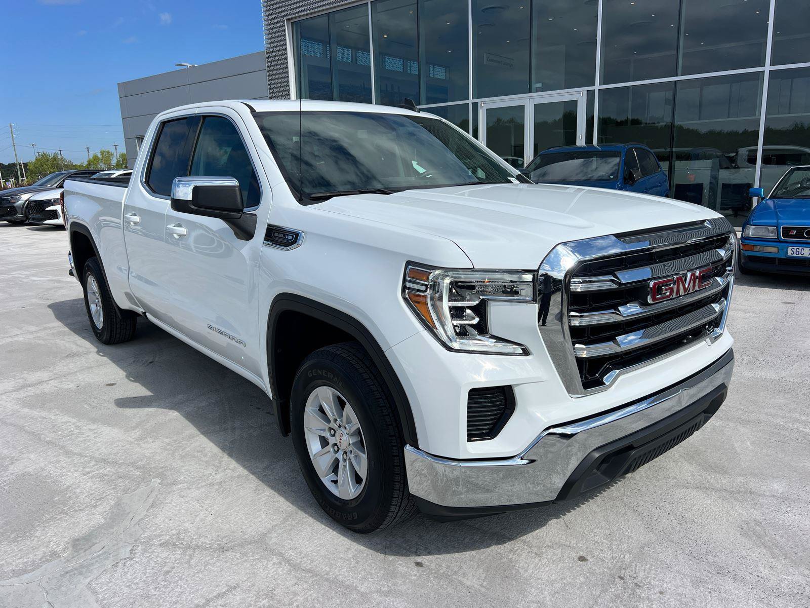 Used 2022 GMC Sierra 1500 SLE RWD image 3