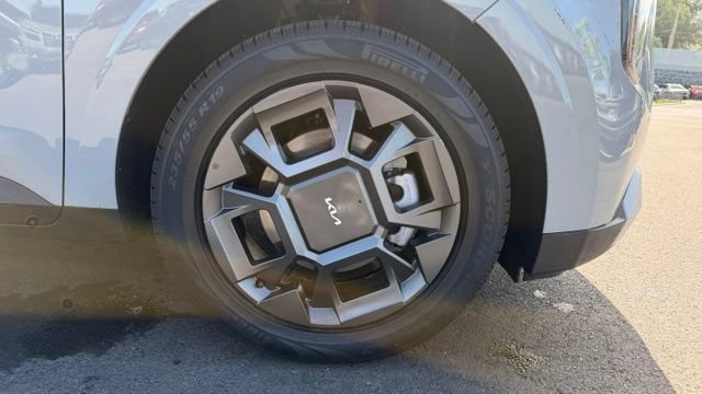 Used 2025 Kia Carnival EX FWD image 8