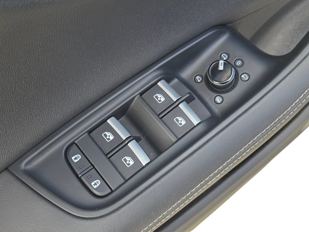 Used 2025 Audi Q8 Prestige AWD/4WD image 15