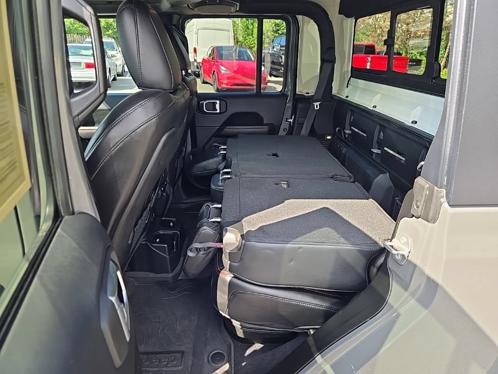 Used 2023 Jeep Gladiator Rubicon w/ Cold Weather Group AWD/4WD image 44