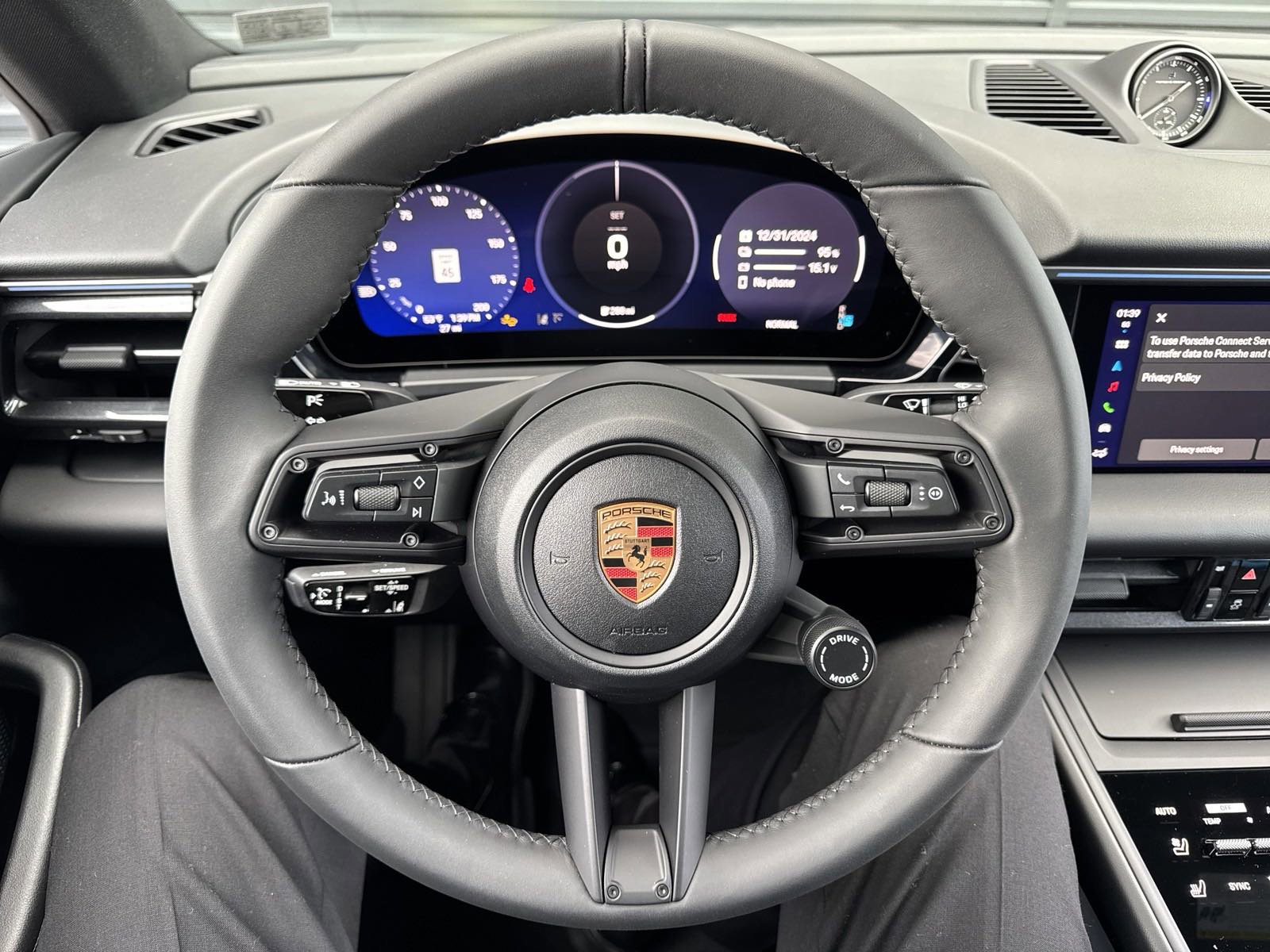 New 2025 Porsche Macan 4 Electric image 13