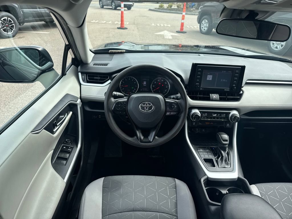 Used 2021 Toyota RAV4 XLE AWD/4WD image 12