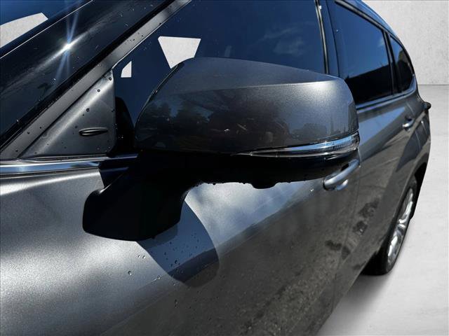 Used 2025 Toyota Highlander Platinum AWD/4WD image 10
