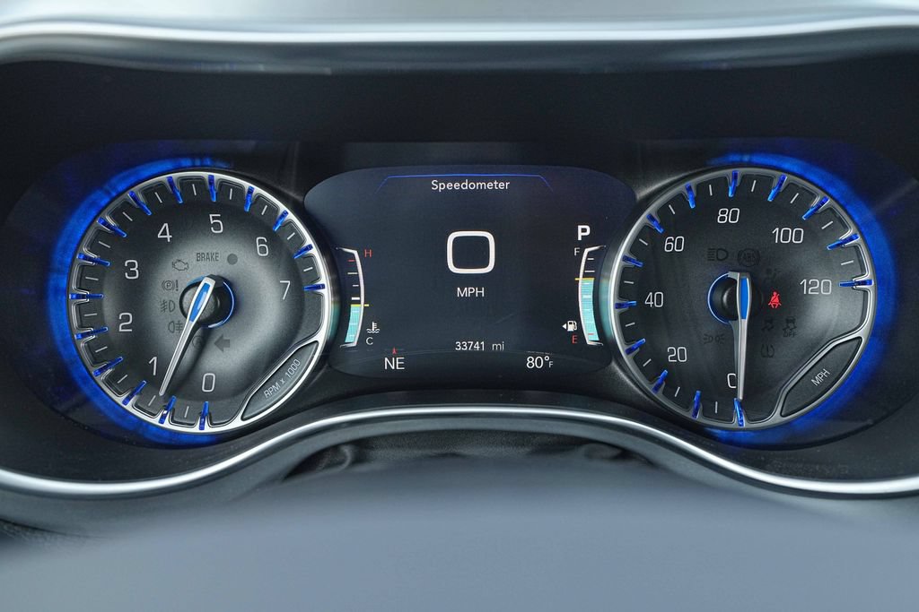 Used 2025 Chrysler Pacifica Limited FWD image 35