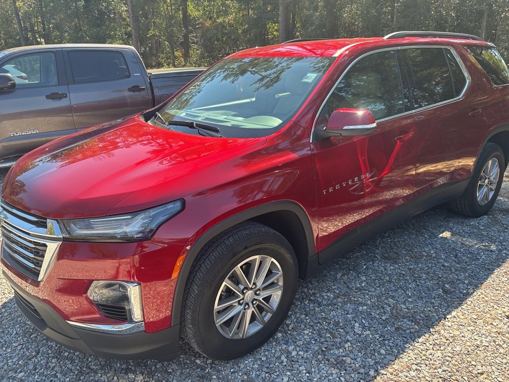Used 2023 Chevrolet Traverse LT image 1