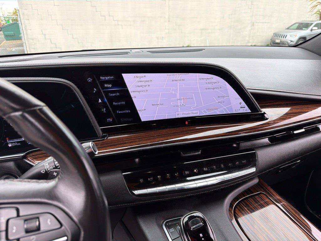 Used 2023 Cadillac Escalade Luxury AWD/4WD image 45