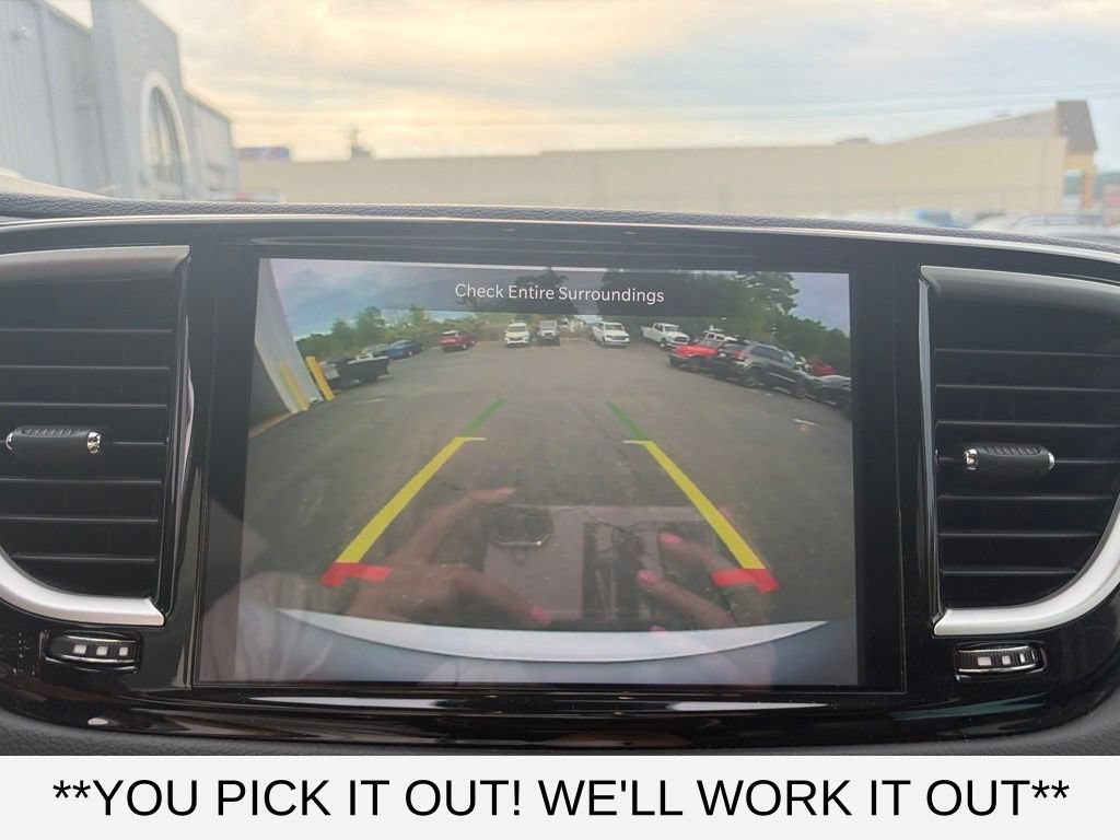 Used 2023 Chrysler Pacifica Touring-L FWD image 15