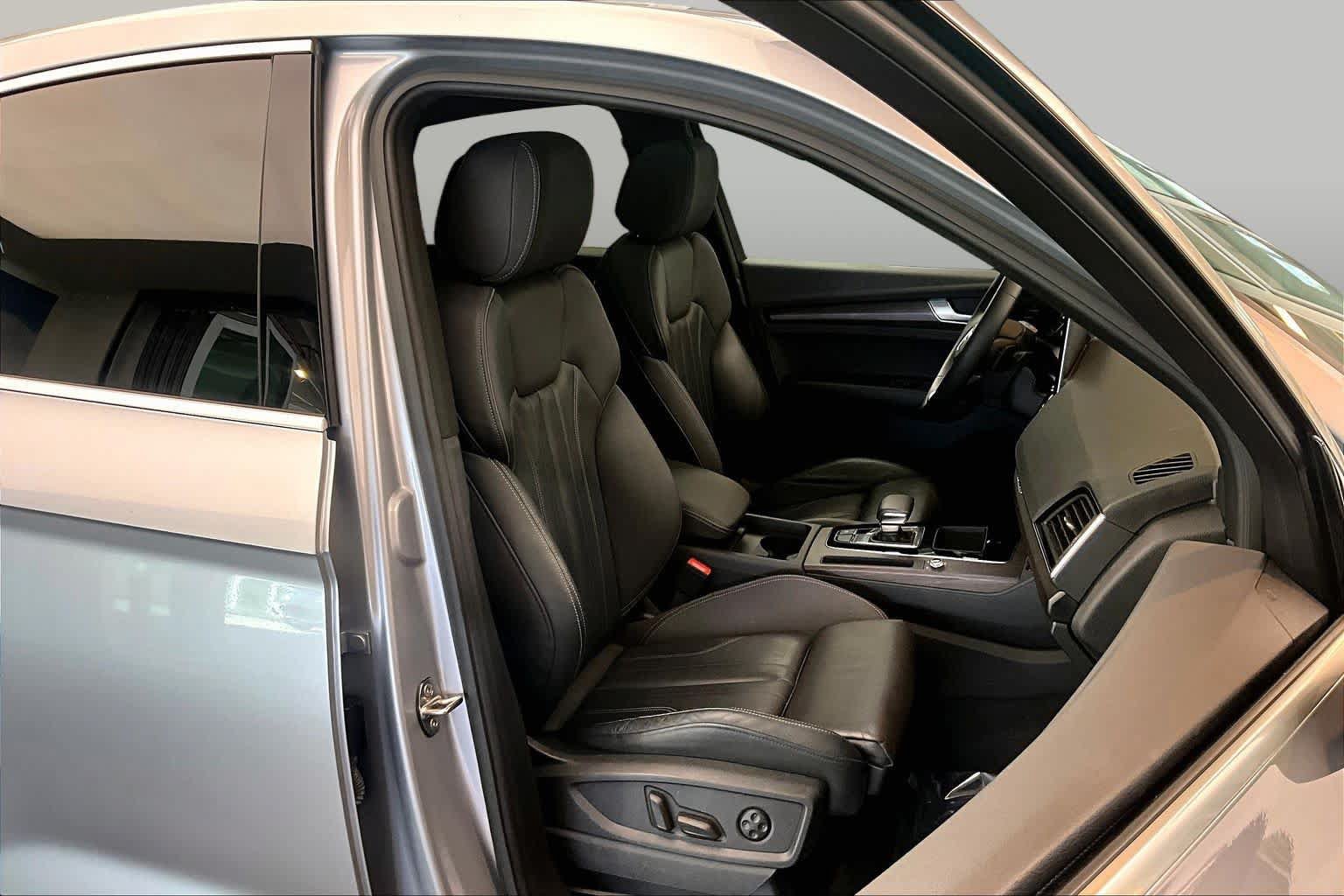Used 2023 Audi Q5 2.0T Premium w/ Convenience Package AWD/4WD image 8