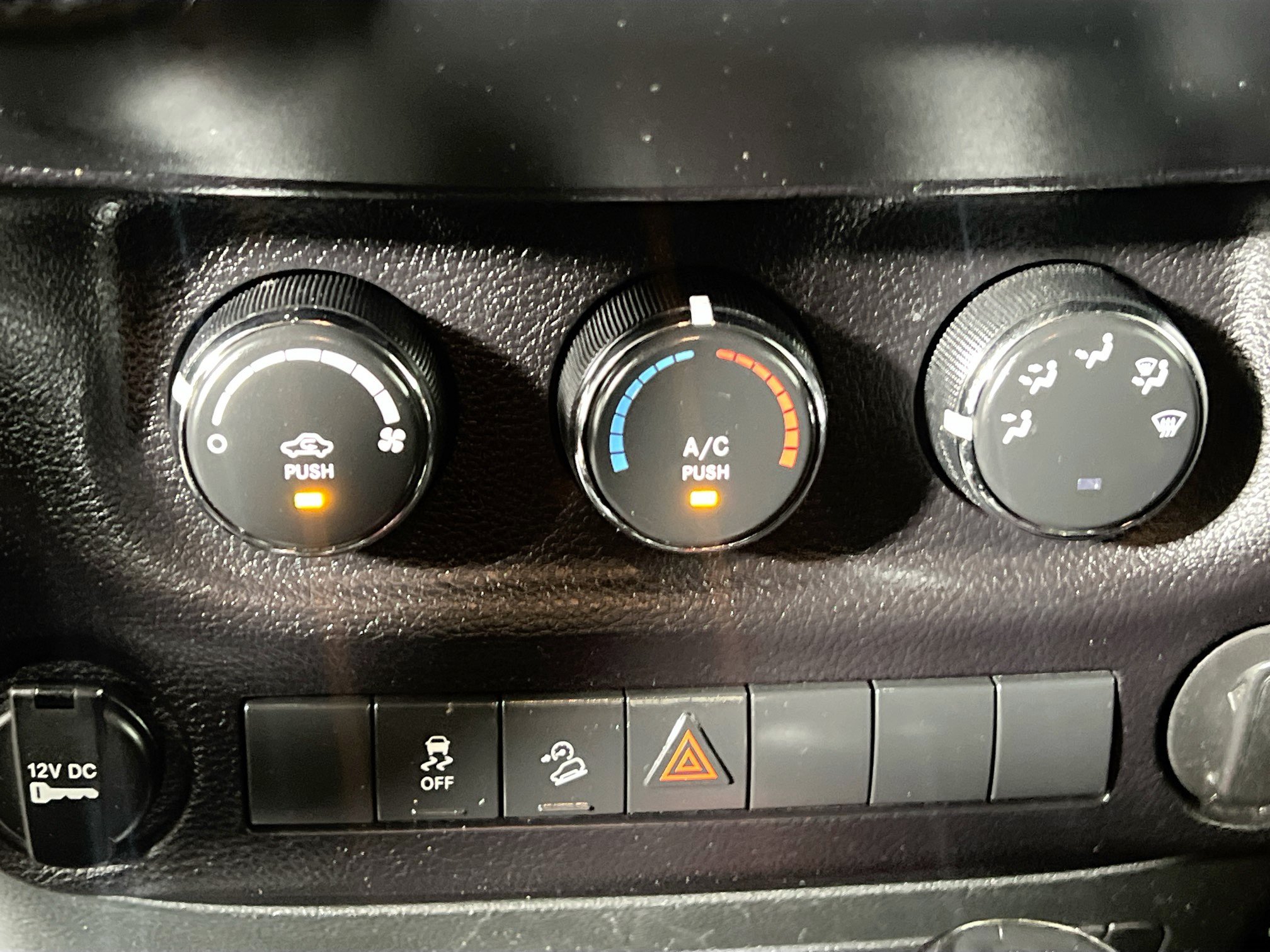 Used 2018 Jeep Wrangler Unlimited Sport w/ Connectivity Group AWD/4WD image 24