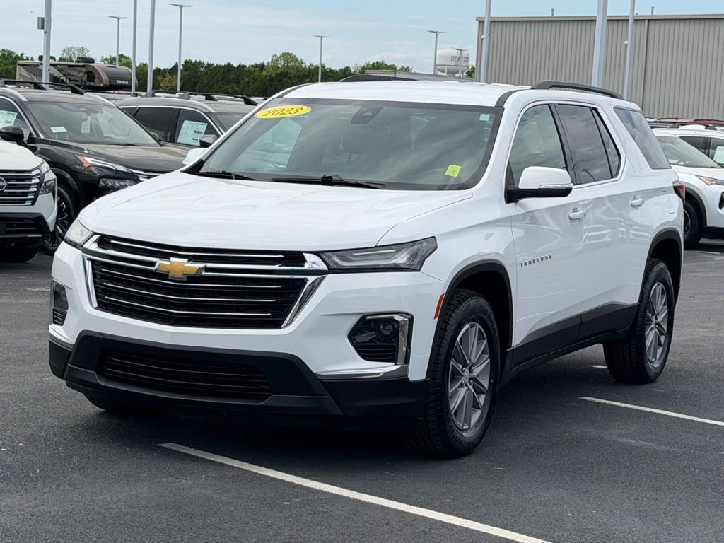 Used 2023 Chevrolet Traverse LT FWD image 9