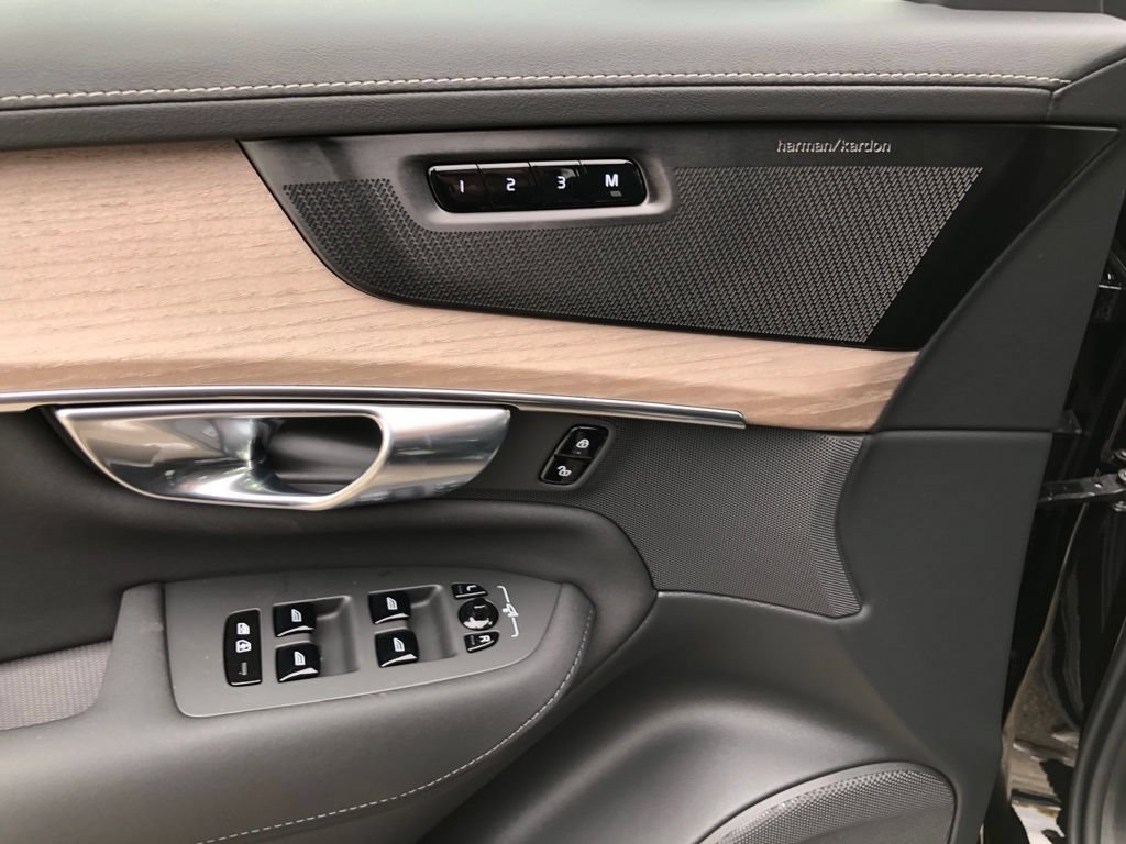 New 2026 Volvo XC90 B6 Plus w/ Protection Package Premier AWD/4WD image 5