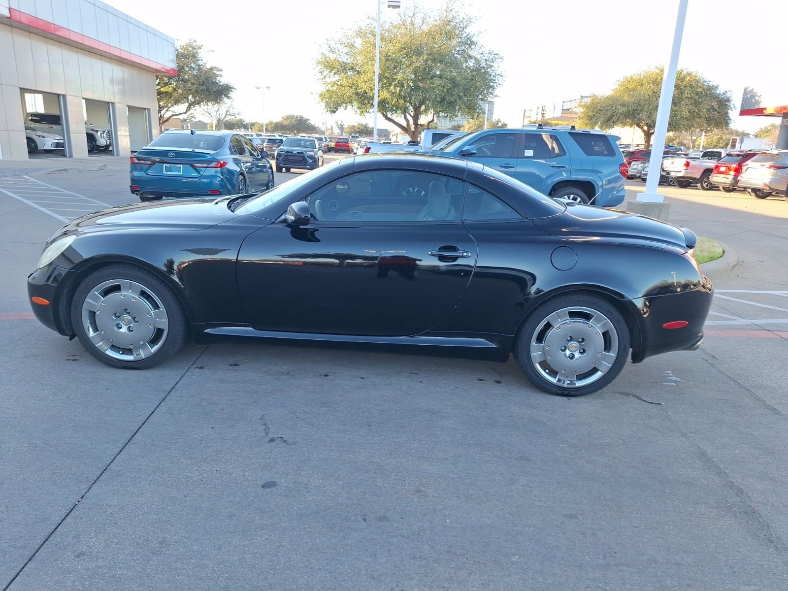 Used 2002 Lexus SC 430 Convertible image 3