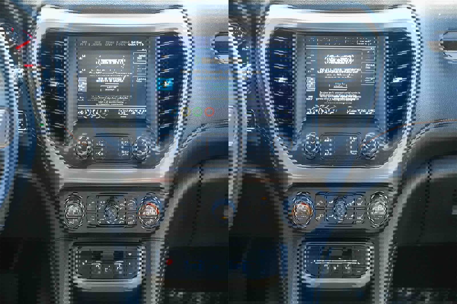 Used 2023 GMC Acadia AT4 w/ Technology Package image 13