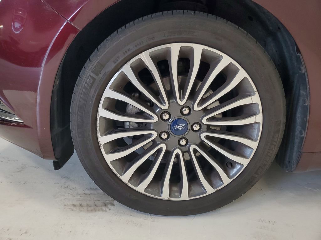 Used 2018 Ford Fusion SE w/ Fusion SE Technology Package FWD image 7