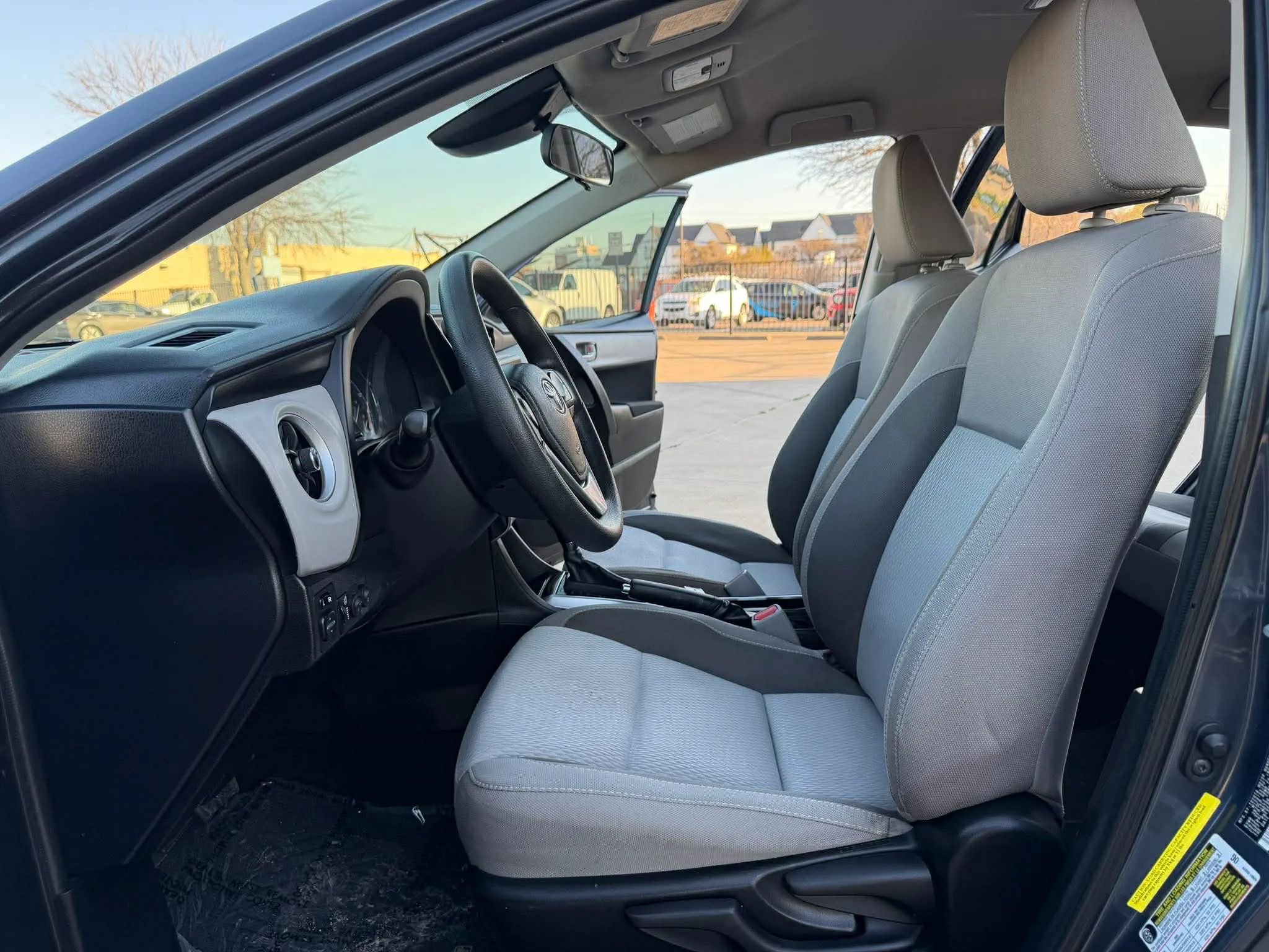 Used 2017 Toyota Corolla LE image 20