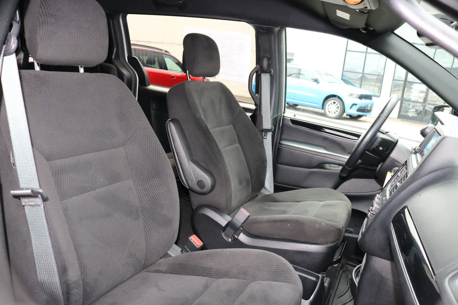 Used 2017 Dodge Grand Caravan SE FWD image 22