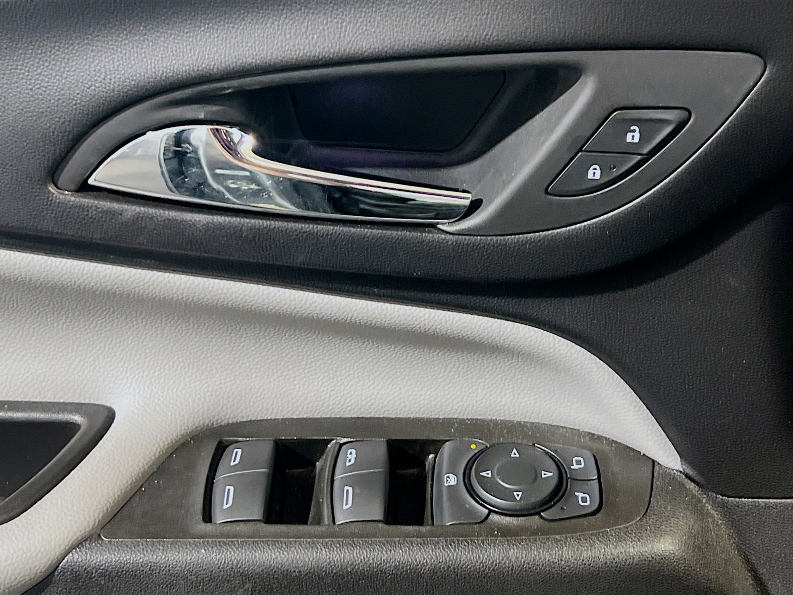 Used 2024 Chevrolet Equinox LS w/ Sport Edition image 13