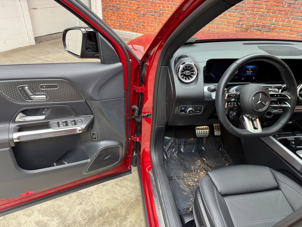 Used 2026 Mercedes-Benz GLB 35 AMG 4MATIC image 9