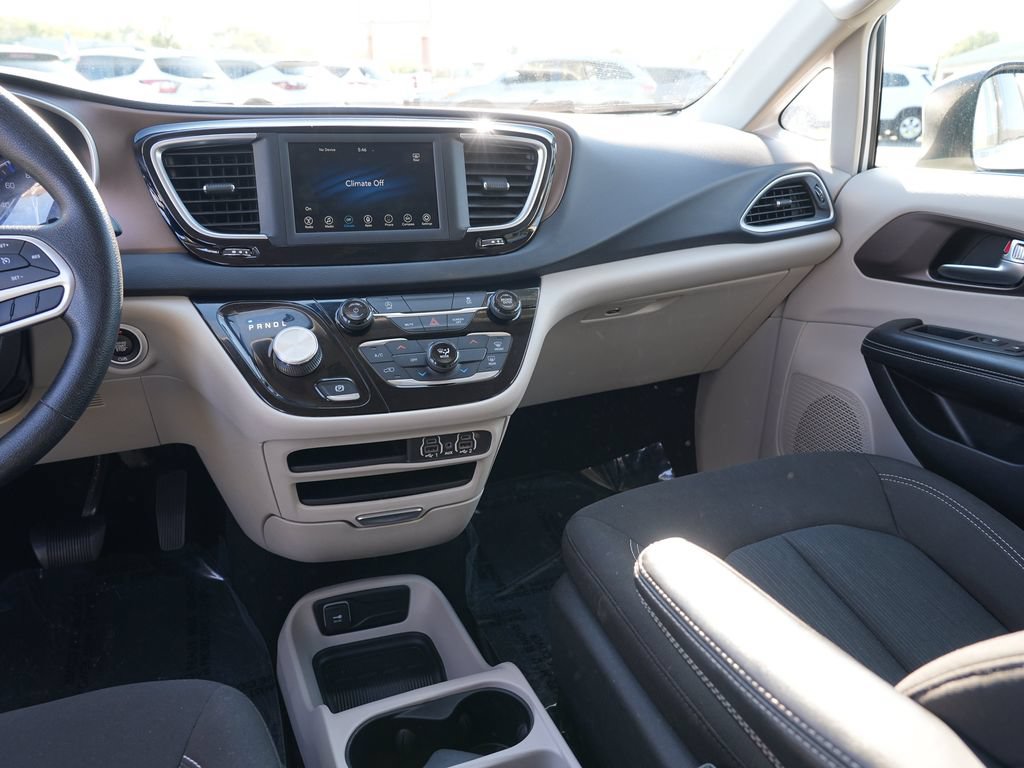 Used 2021 Chrysler Voyager L FWD image 20
