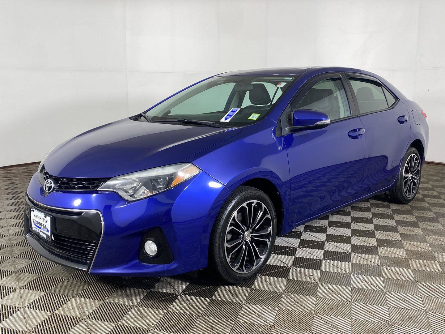 Used 2016 Toyota Corolla S Premium FWD image 2