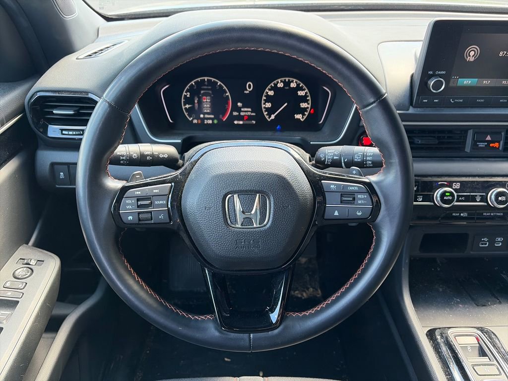 Used 2025 Honda Pilot Sport image 11