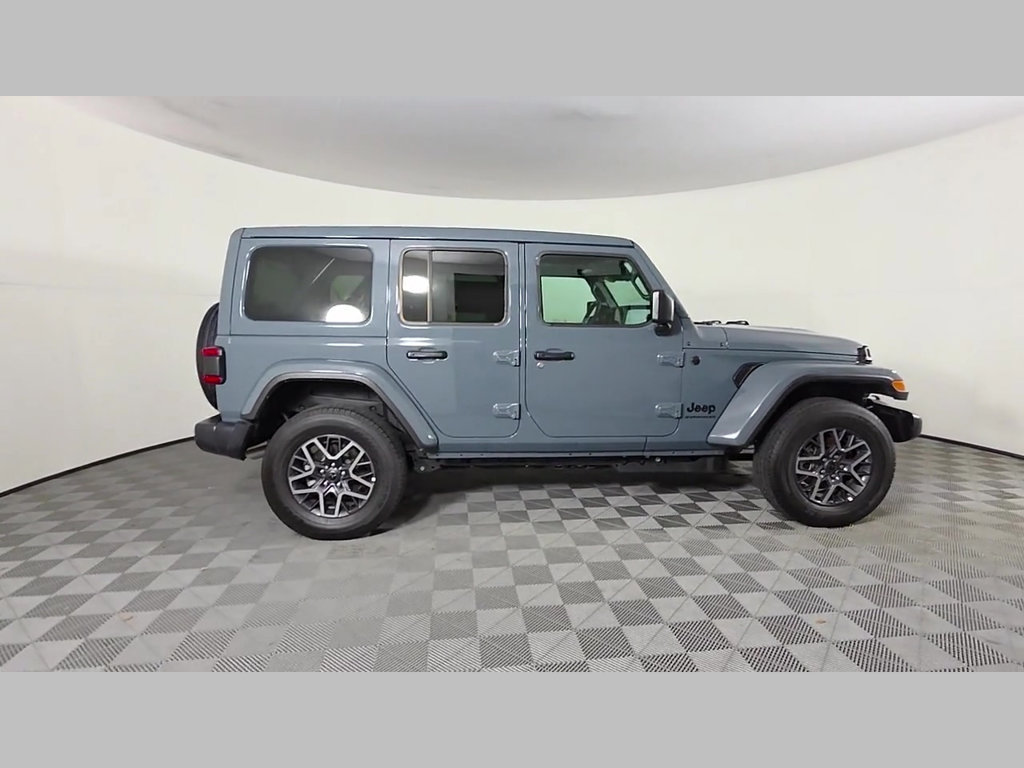 Used 2026 Jeep Wrangler Unlimited Sahara AWD/4WD image 35