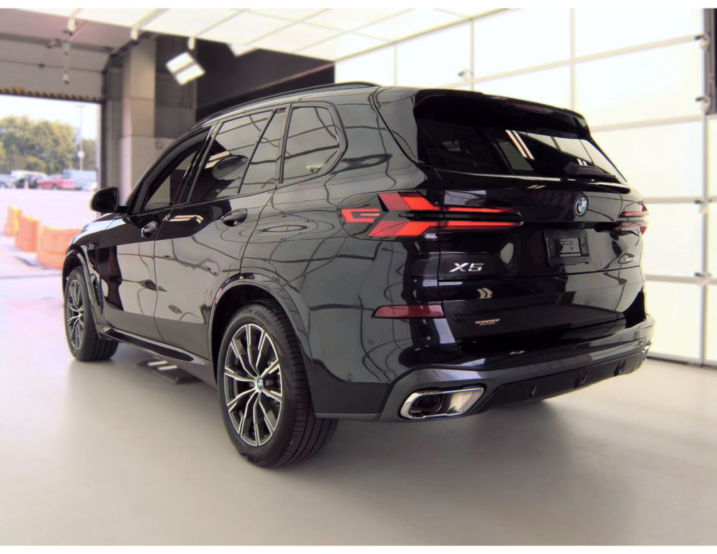 Used 2024 BMW X5 xDrive50e w/ Executive Package AWD/4WD image 3