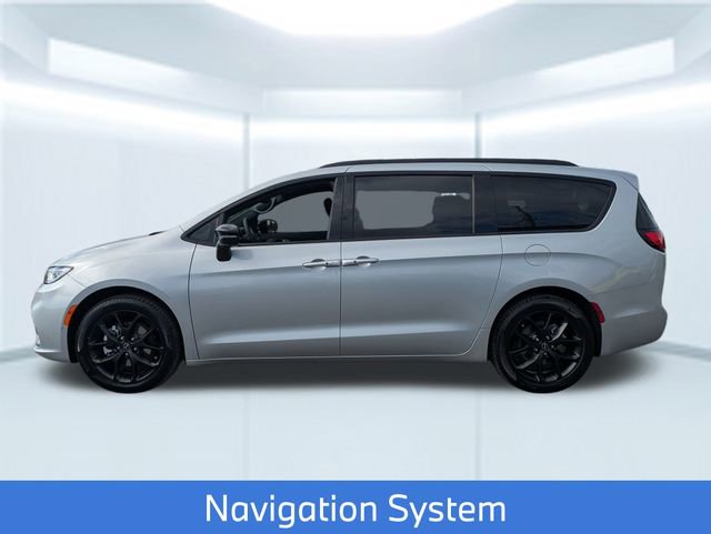 New 2026 Chrysler Pacifica Limited w/ S Appearance Package image 2