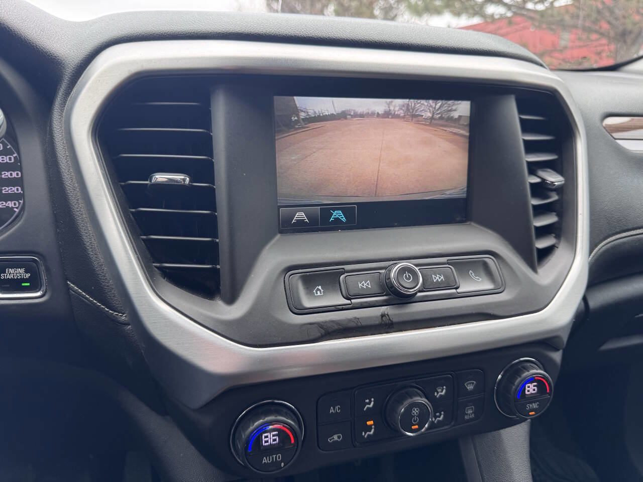 Used 2017 GMC Acadia SLE AWD/4WD image 12