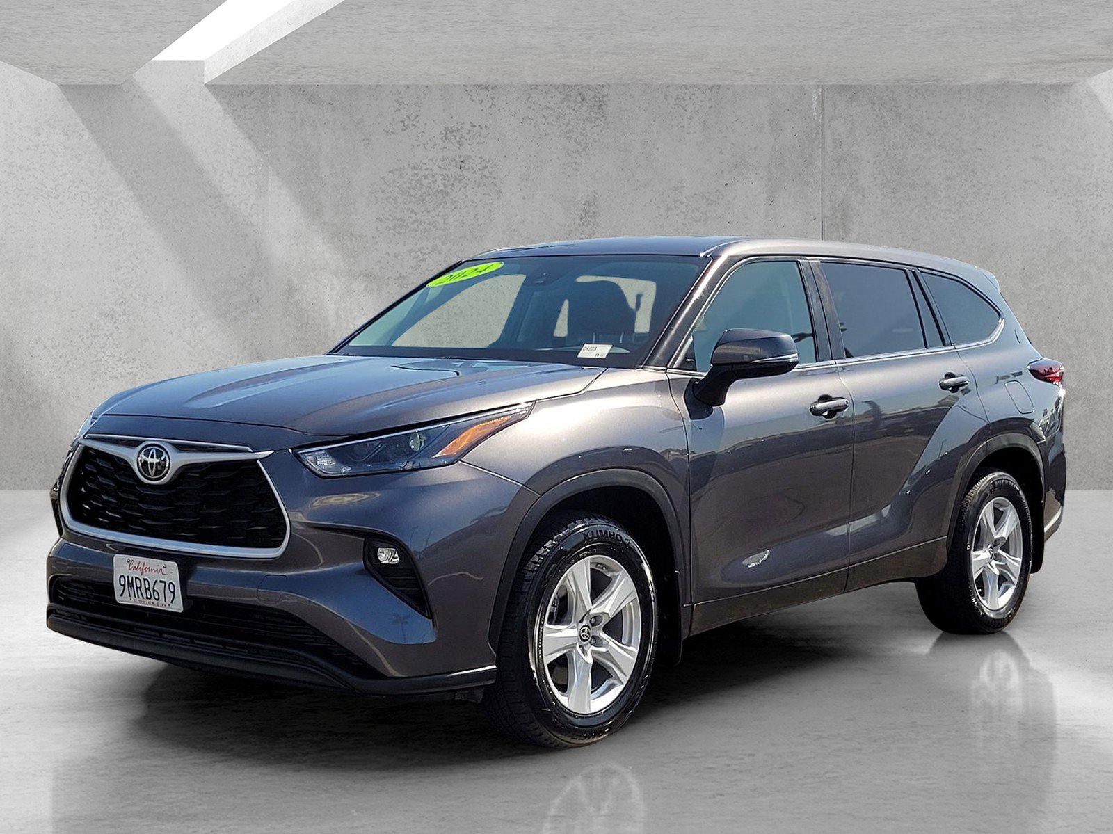 Used 2024 Toyota Highlander LE AWD/4WD image 8