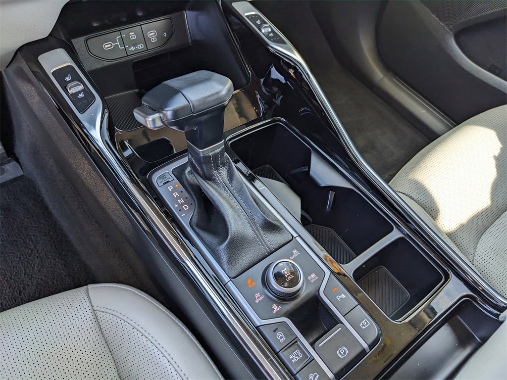 Certified 2025 Kia Sorento SX image 30