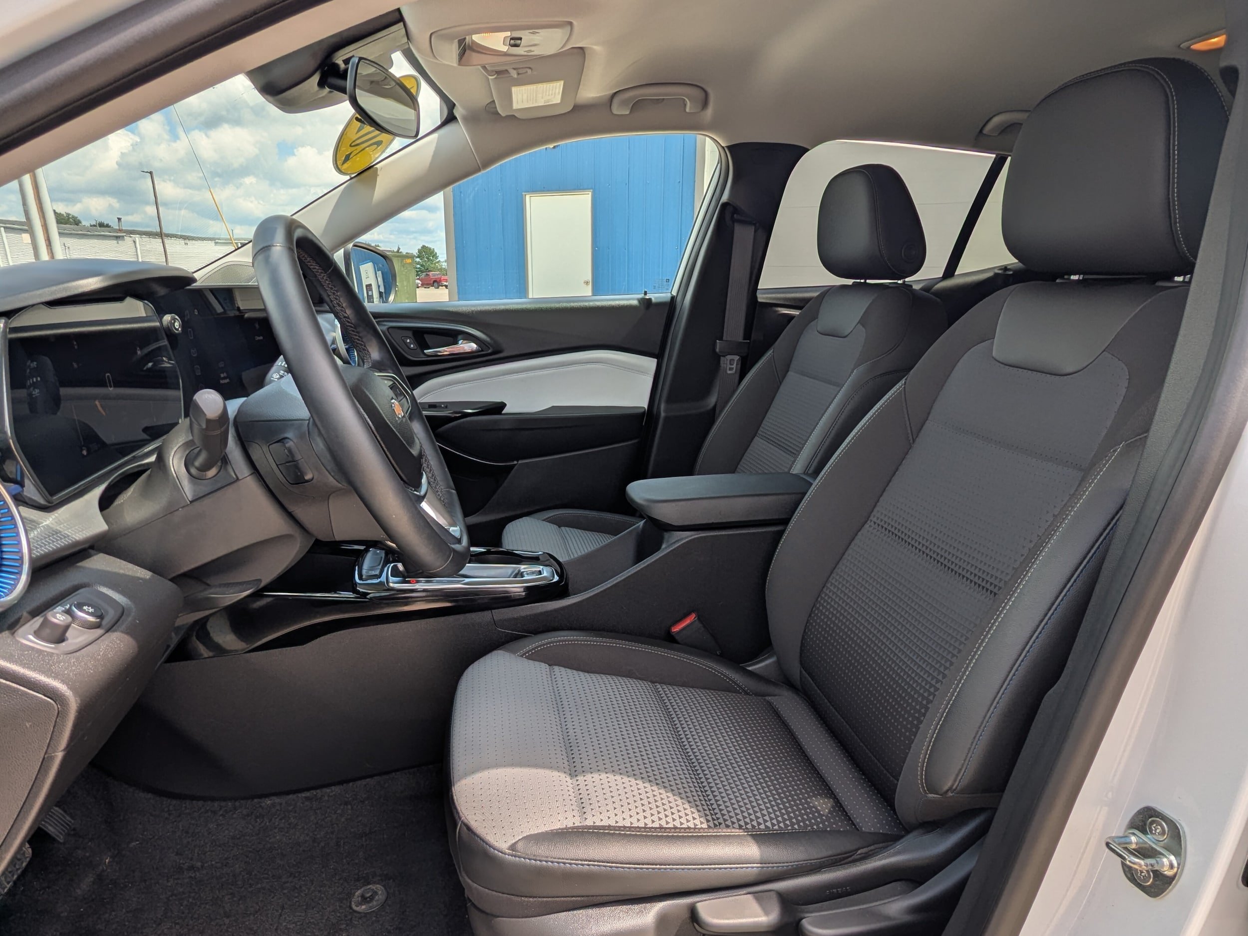 Used 2024 Chevrolet Trax LT w/ Driver Confidence Package FWD image 8