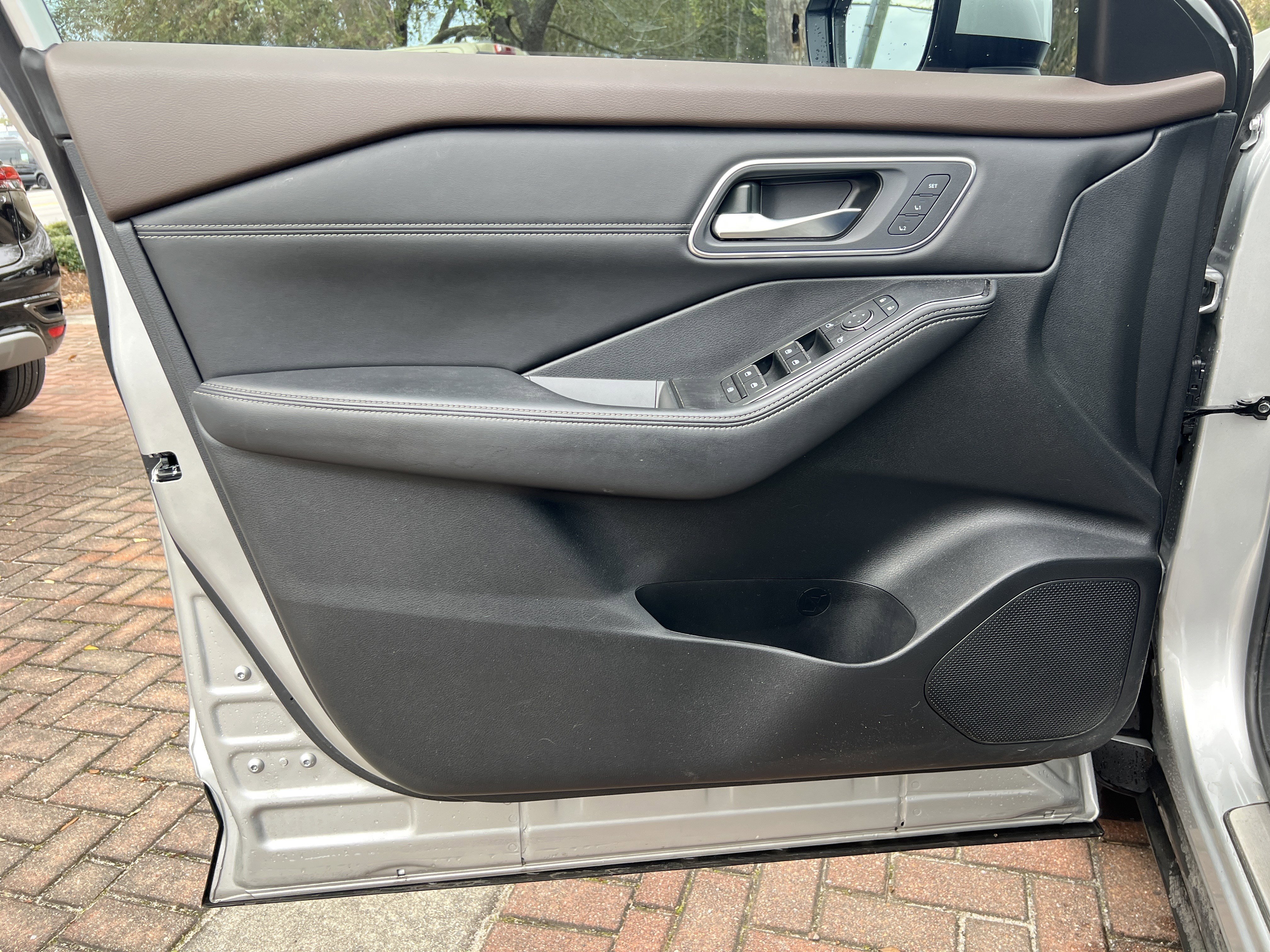 Used 2023 Nissan Rogue Platinum w/ Platinum Premium Package FWD image 14