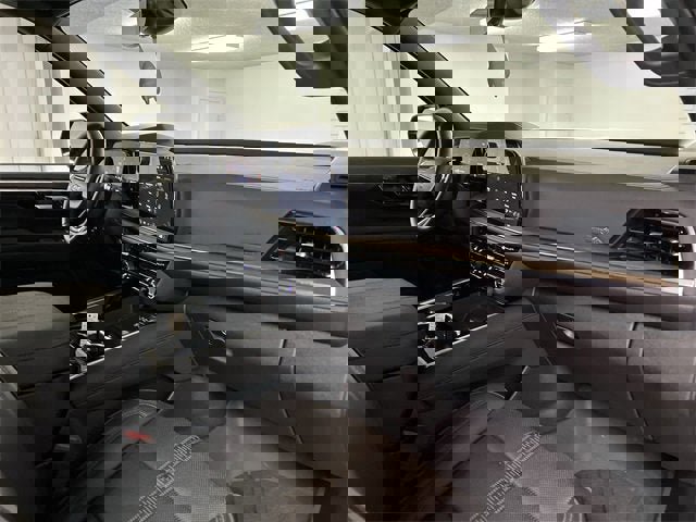 Certified 2025 Chevrolet Suburban High Country image 30