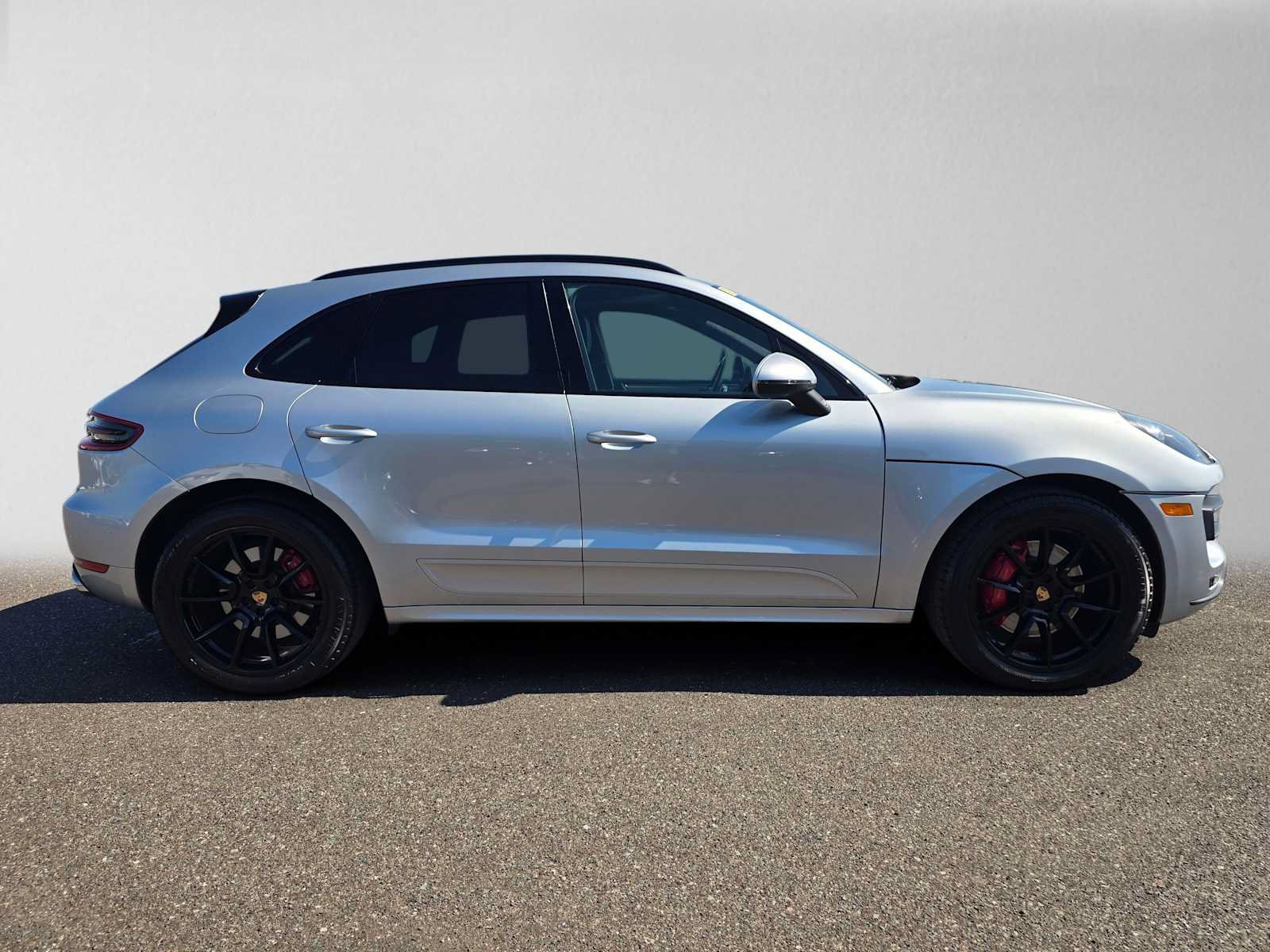 Used 2015 Porsche Macan Turbo AWD/4WD image 2