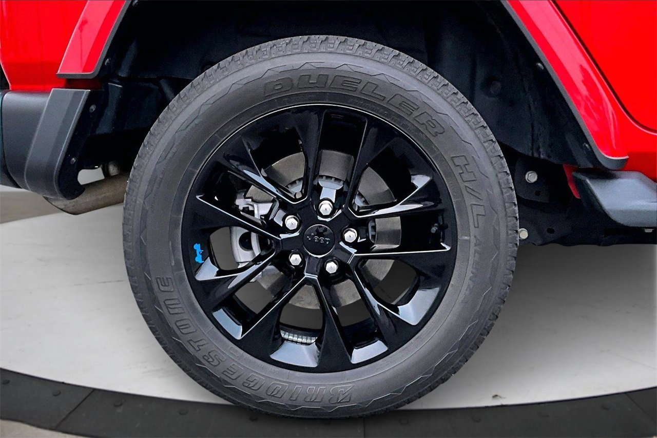 Used 2023 Jeep Wrangler Unlimited Sahara w/ Cold Weather Group image 35