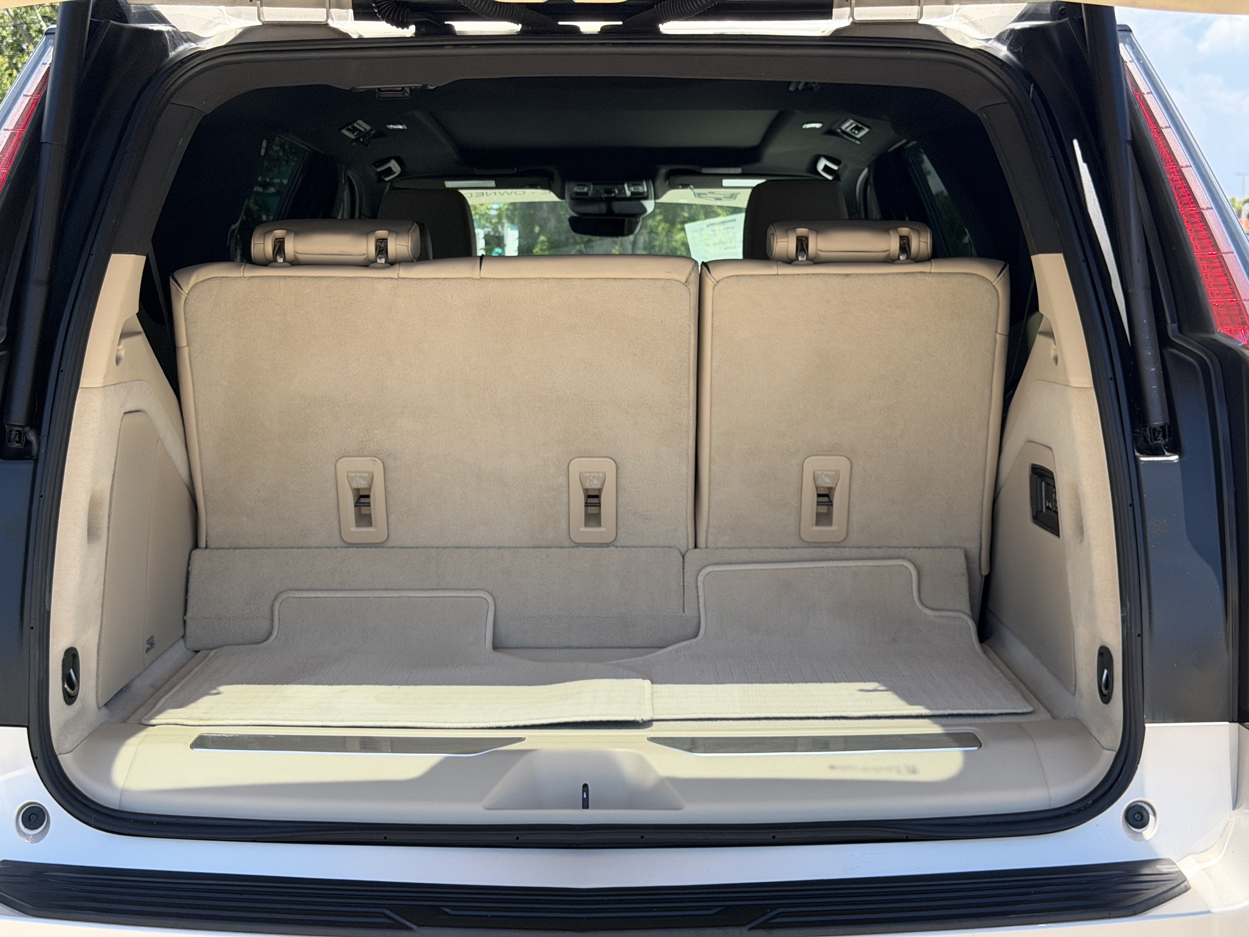 Certified 2023 Cadillac Escalade Premium Luxury AWD/4WD image 10