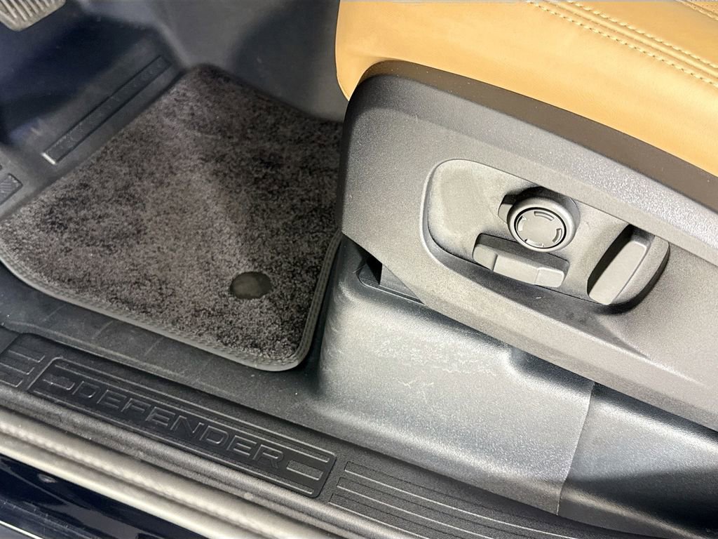 Used 2025 Land Rover Defender 110 S image 18