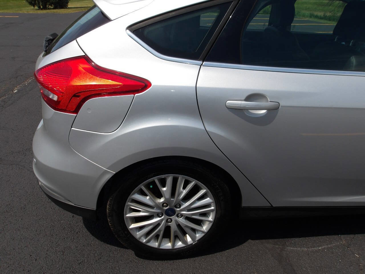 Used 2015 Ford Focus Titanium FWD image 34