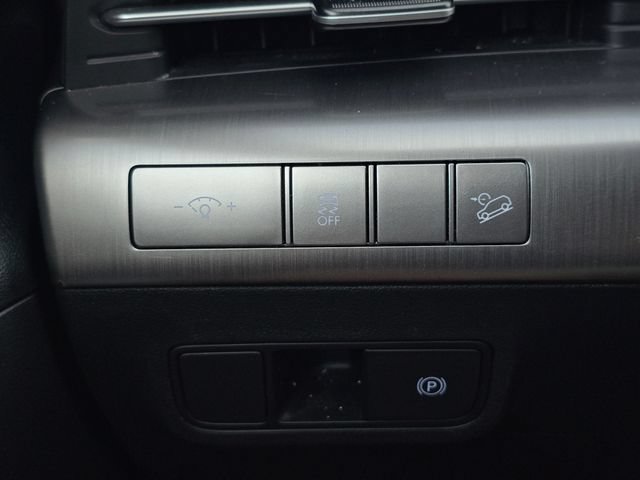 Used 2025 Hyundai Kona SEL FWD image 23