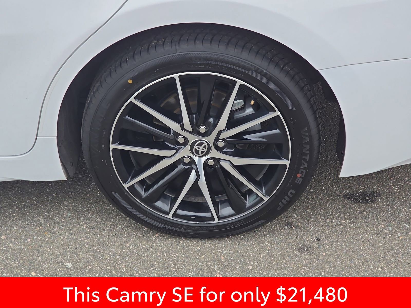 Used 2024 Toyota Camry SE image 37