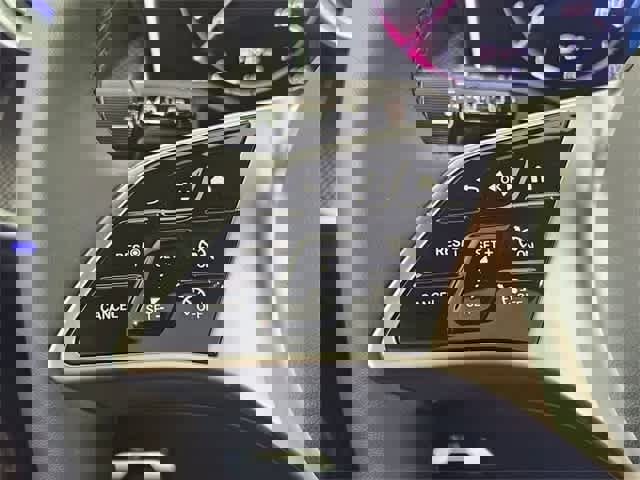 Used 2025 Mercedes-Benz GLC 300 4MATIC image 79