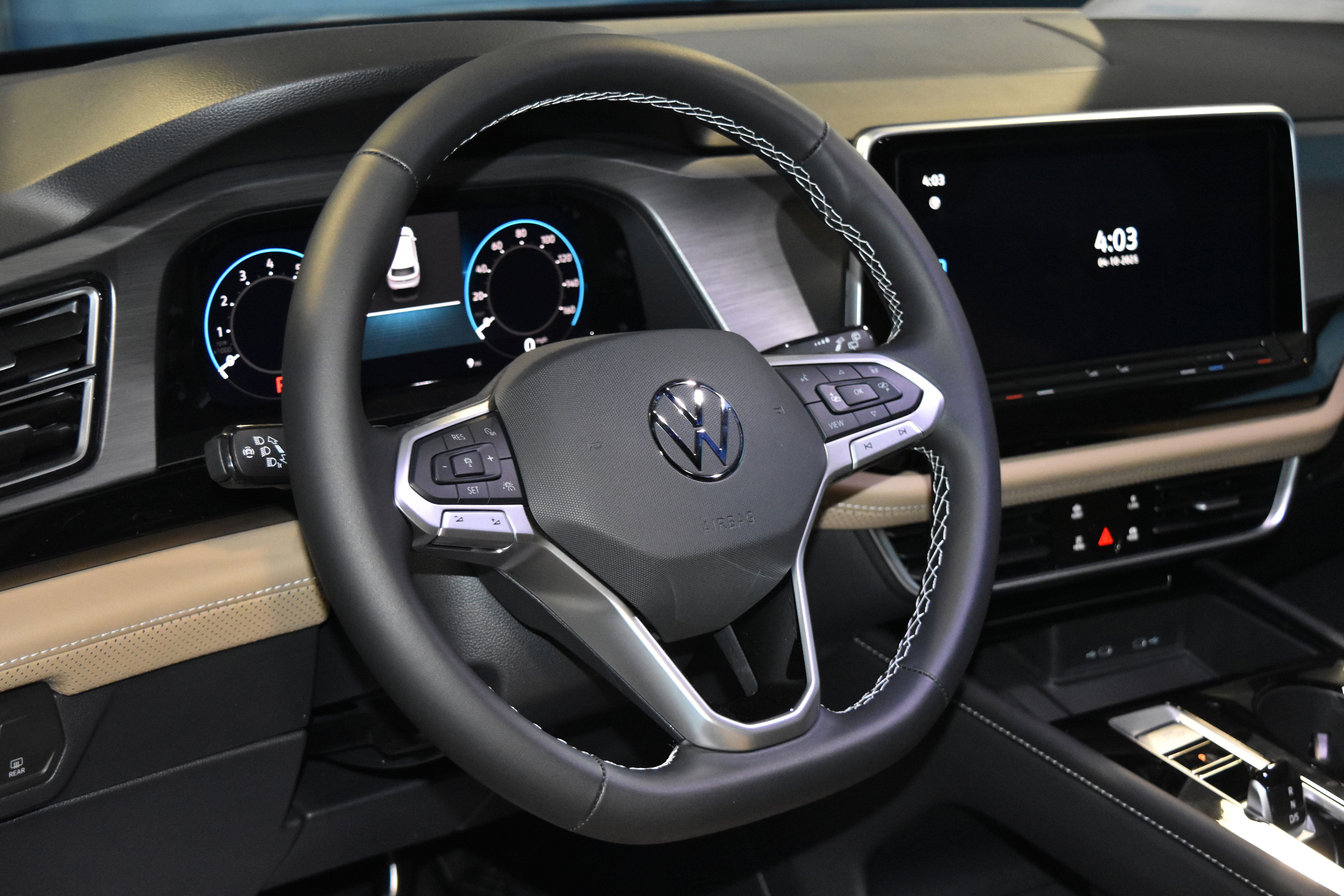 New 2025 Volkswagen Atlas Cross Sport SE image 2